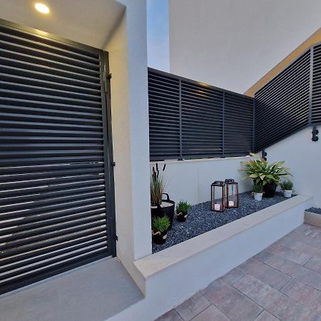 Apartman Marcelina 1 With Private Pool Trogir Exterior foto