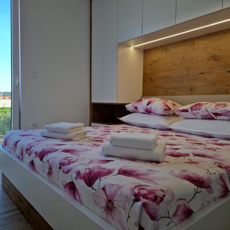 Apartman Marcelina 1 With Private Pool Trogir Exterior foto