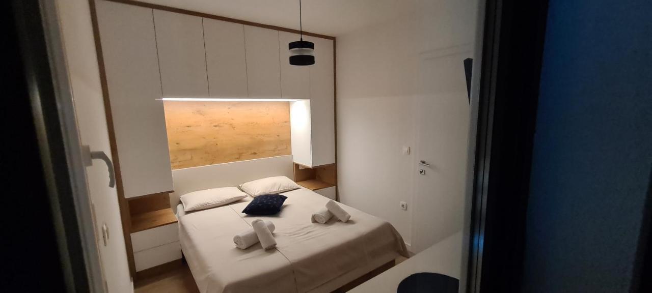 Apartman Marcelina 1 With Private Pool Trogir Exterior foto