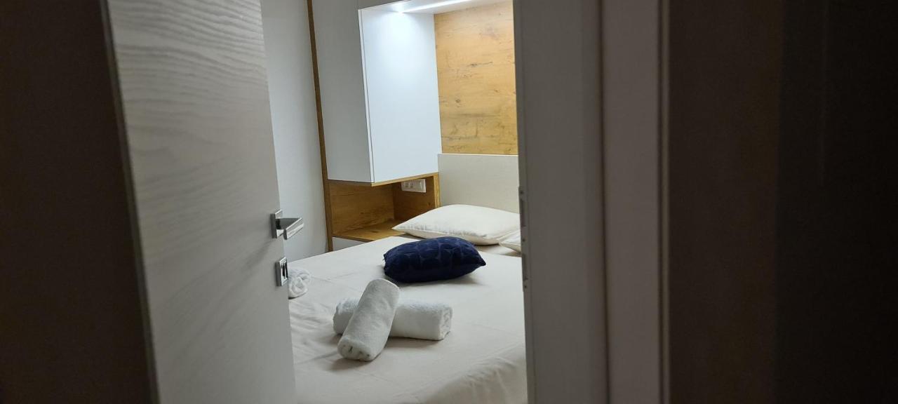 Apartman Marcelina 1 With Private Pool Trogir Exterior foto
