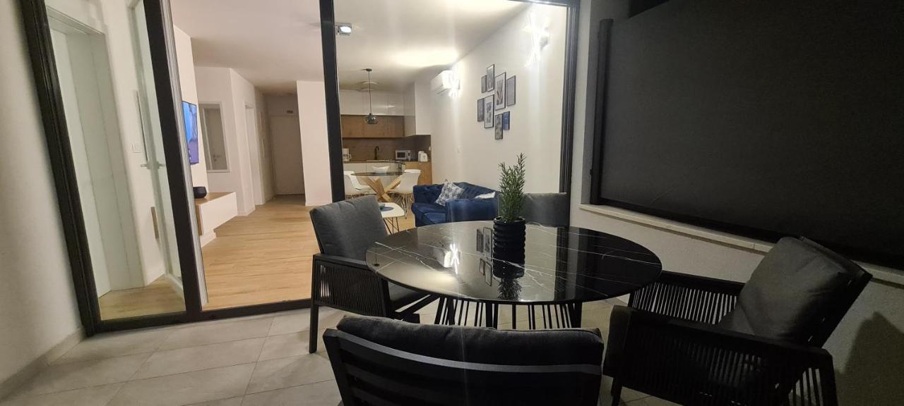 Apartman Marcelina 1 With Private Pool Trogir Exterior foto