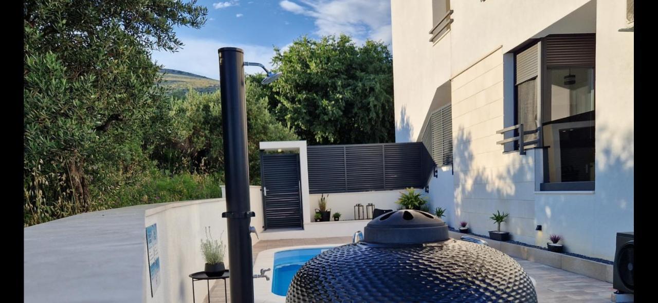 Apartman Marcelina 1 With Private Pool Trogir Exterior foto